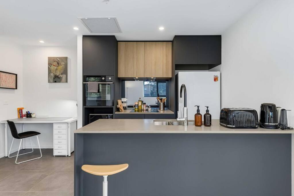 Modern Art And Private Entrance & Plenty Free Parking Villa Canberra Exterior foto
